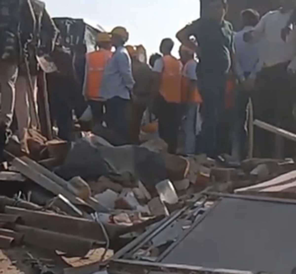 भोपाल की भदभदा बस्ती के अवैध निर्माण पर नगर निगम का बुलडोजर एक्शन